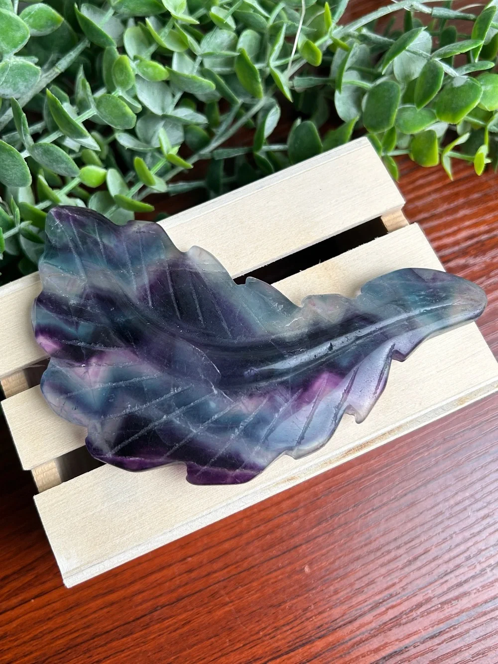 Hand-Carved Fluorite Leaf - Picture 4 of 4